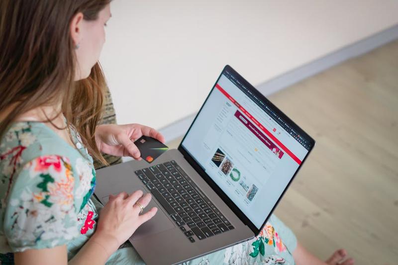 Comparison of cashback site earnings on a laptop